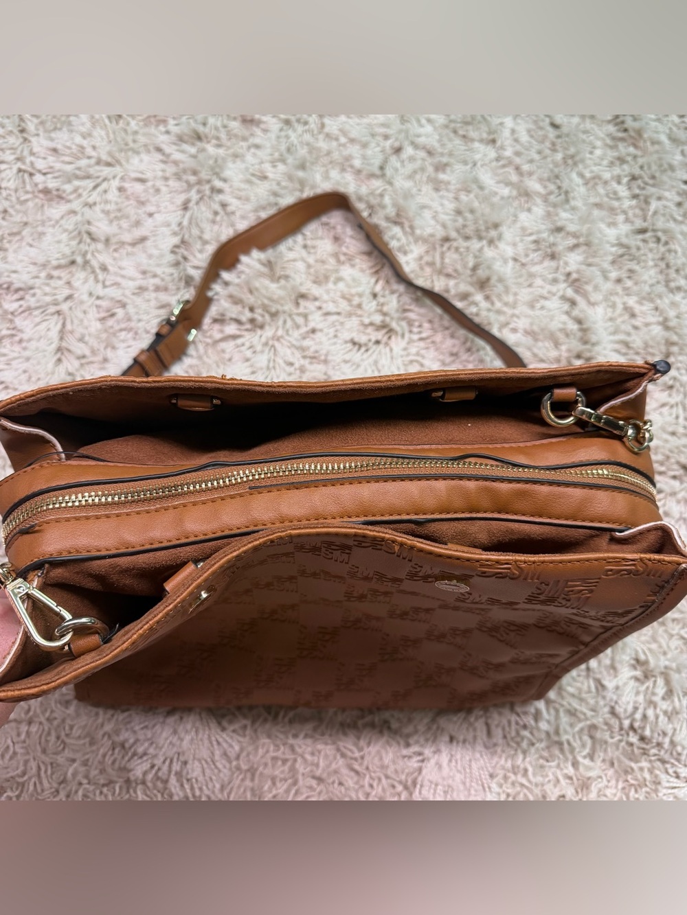 Steve Madden Brown Embossed Logo Shoulder Crossbody Bag Gold Hardware - Picture 4 of 12